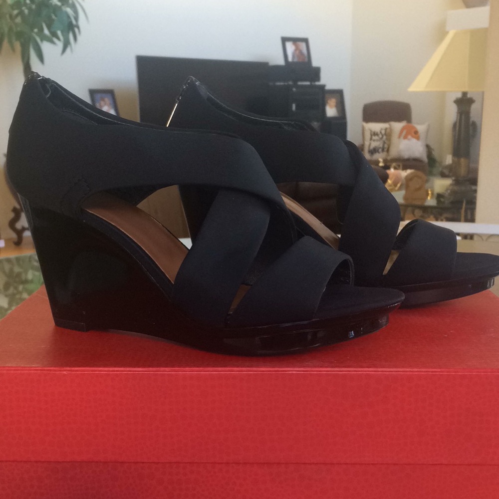 Donald J Pliner Aurora wedges, 8